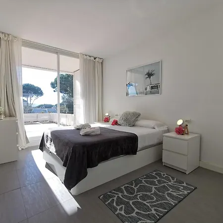 Apartamento Amplio Con Wi-fi, Aire Acondicionado Y Terraza A 15 Min De La Playa En - Es-209-14 Apartment *