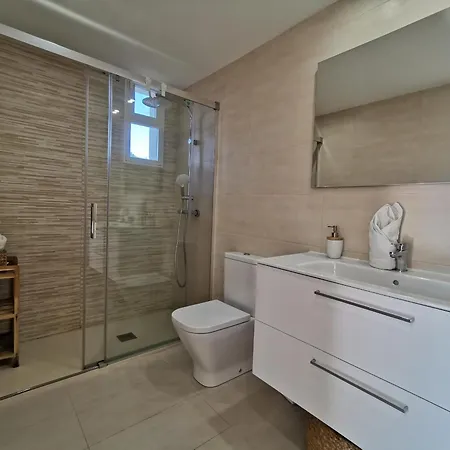 Apartamento Amplio Con Wi-fi, Aire Acondicionado Y Terraza A 15 Min De La Playa En - Es-209-14 Apartment *